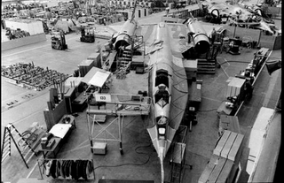 Illustration for article titled Fascinating photos reveal how they built the SR-71 Blackbird